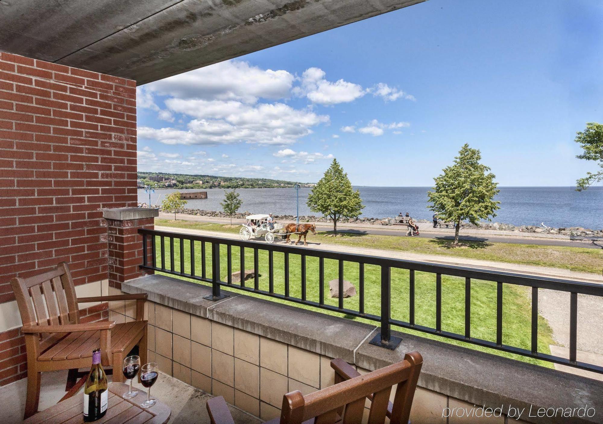 דולות The Inn On Lake Superior מראה חיצוני תמונה
