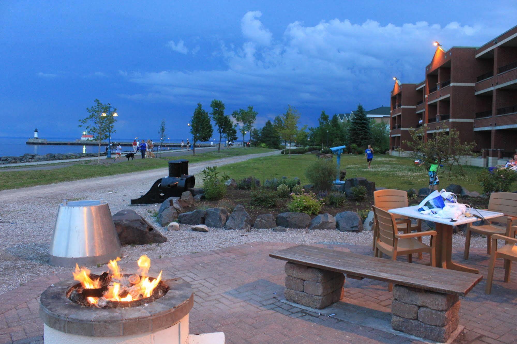דולות The Inn On Lake Superior מראה חיצוני תמונה